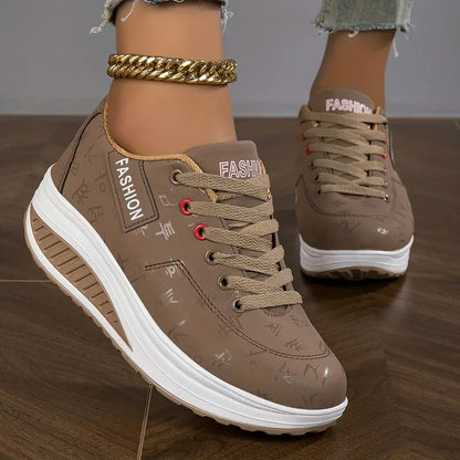 Braun - Close-up of a woman's lower legs wearing light wash, slim-fit denim pants featuring a frayed raw hem at the ankle, styled with black platform sneakers and a chunky gold anklet.