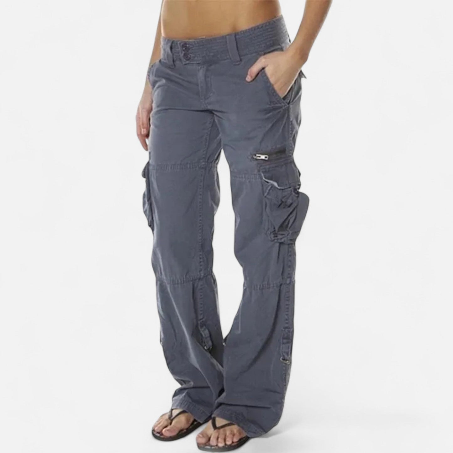 Grau - Women's low-rise wide-leg cargo pants featuring multiple utility pockets and a relaxed fit.