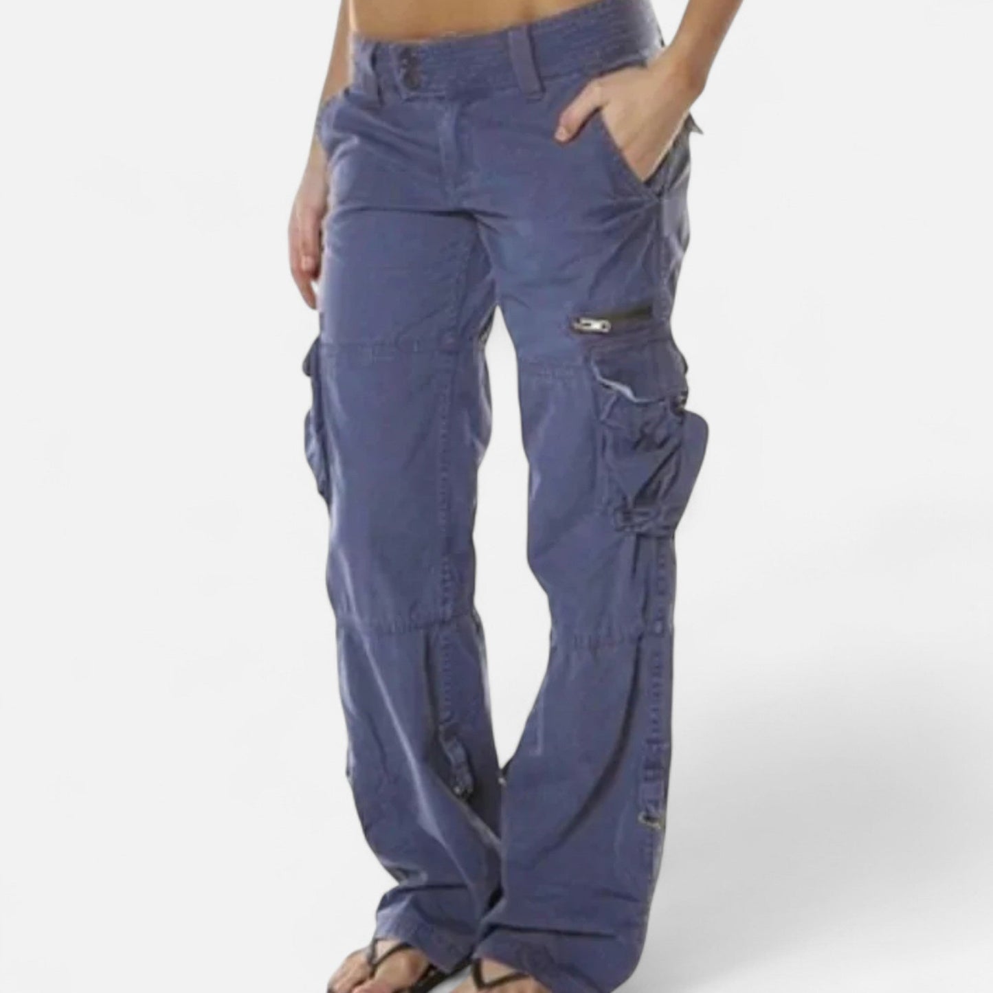 Marineblau - Women's low-rise wide-leg cargo pants featuring multiple utility pockets and a relaxed fit.