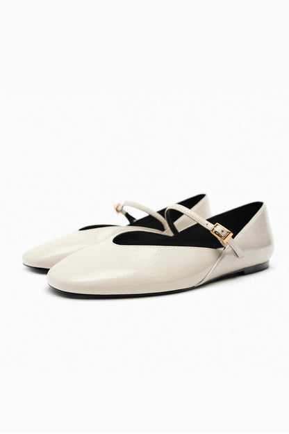 Off-White - Top-down view of women's black glossy patent Mary Jane flats featuring a thin instep strap and small metallic buckle.